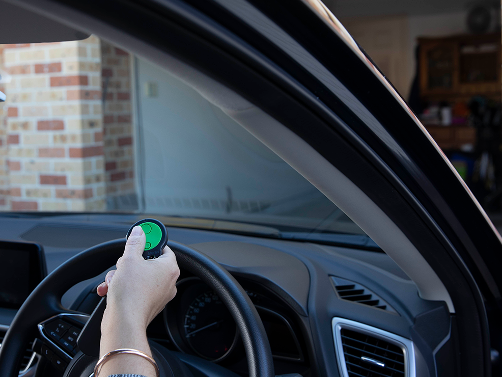 M842RS986x740 Merlin Garage Door Remote